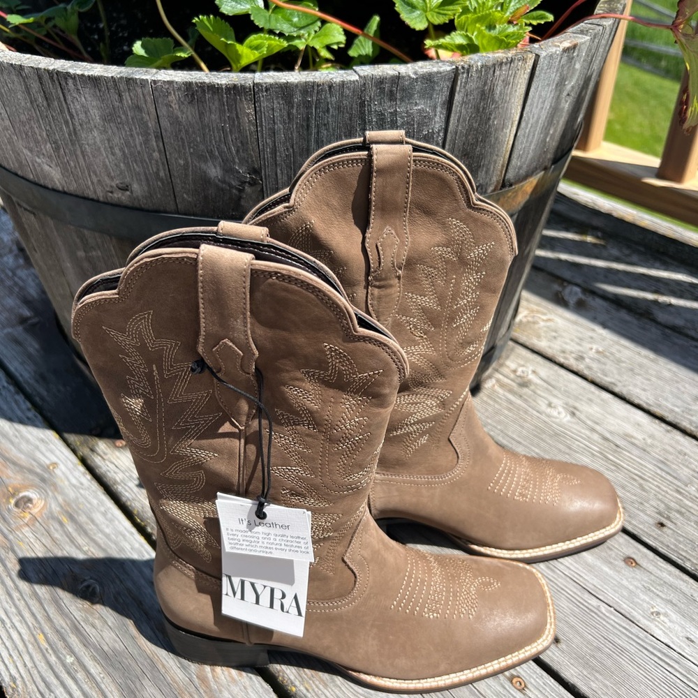 💯Fabulous Genuine Tan Leather Ranch Cowboy Boot Boho Western Shoe Festival New - Picture 4 of 13